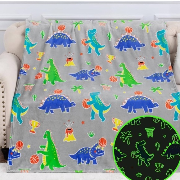 NWT glow in the dark dinosaur 🦕 premium flannel throw blanket - Picture 1 of 5